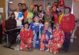 Tutti in maschera lo scorso 1 febbraio alla casa di riposo comunale Santissima Annunziata in occasione del concerto di carnevale del coro amatoriale del Civico istituto musicale Vivaldi